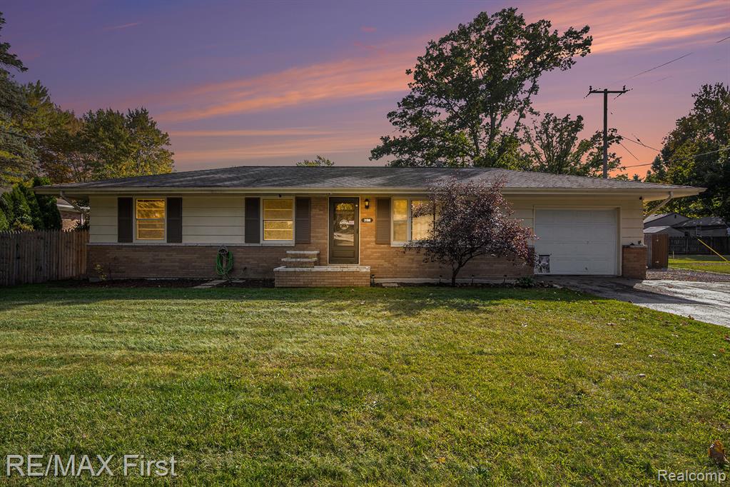 3196 Oakwood Drive, Port Huron, MI 48060 — Photo 2