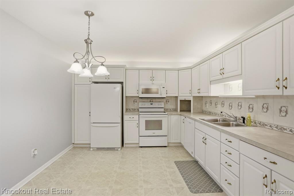 2 Wilshire Drive, Frankenmuth, MI 48734 — Photo 8