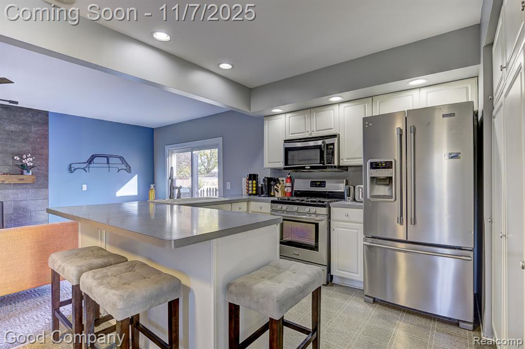 583 Manchester Street, Madison Heights, MI 48071 — Photo 10