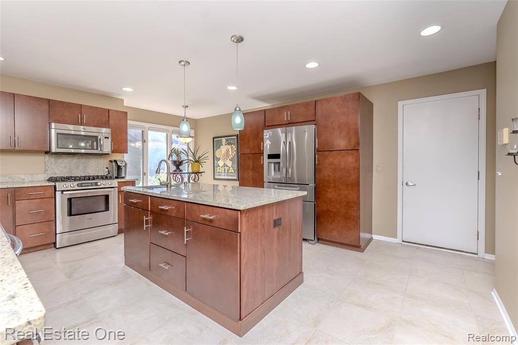 4575 Fairway Court, Waterford, MI 48328 — Photo 36