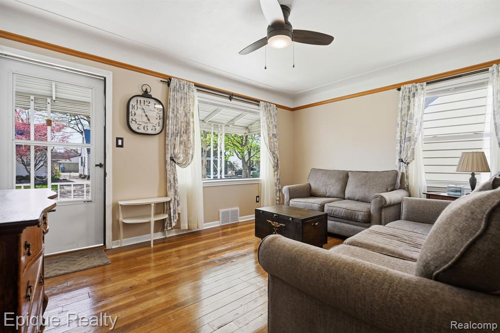 4165 Westpoint Street, Dearborn Heights, MI 48125 — Photo 3