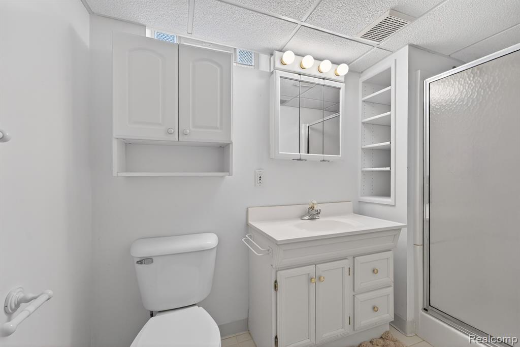 8300 Kinmore Street, Dearborn Heights, MI 48127 — Photo 13