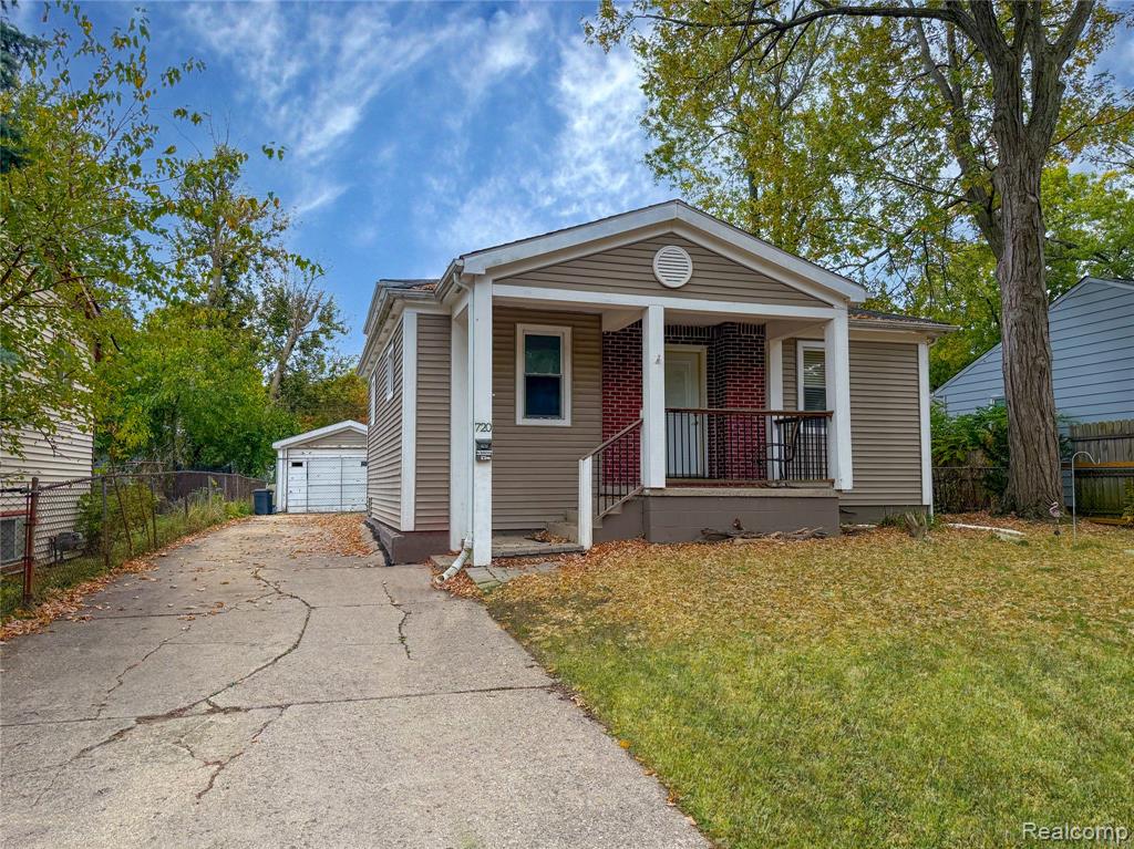 720 E Columbia Avenue, Pontiac, MI 48340 — front exterior