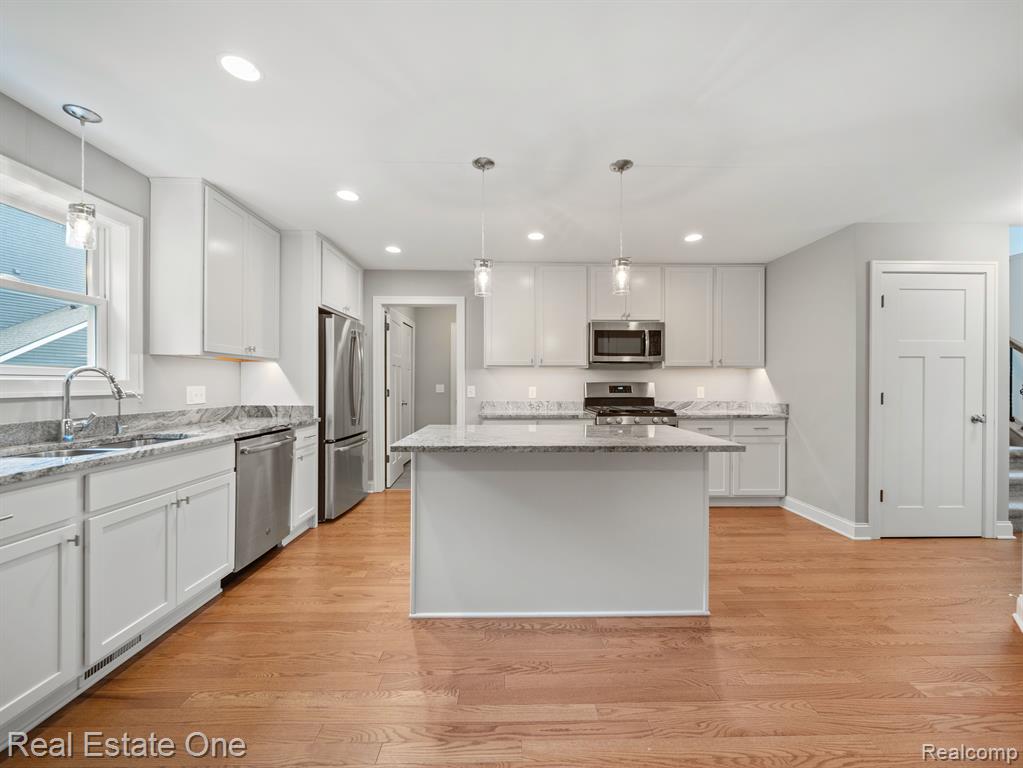9687 SHELTERING OAKS Drive, Brighton, MI 48114 — Photo 14