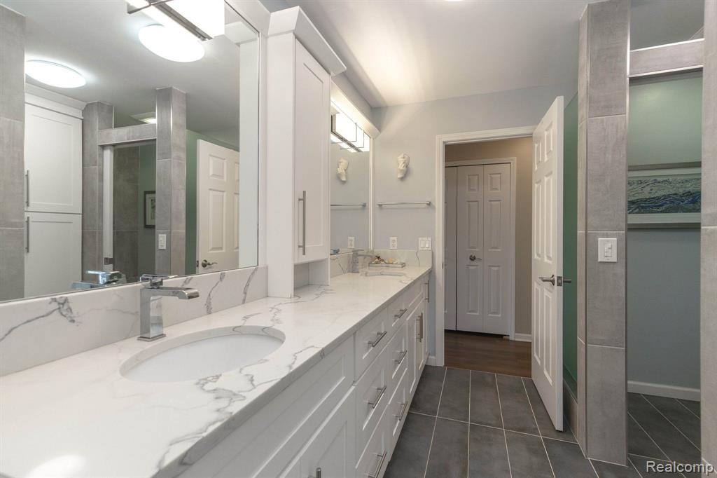 4425 ISLAND VIEW Drive, Waterford, MI 48328 — Photo 40