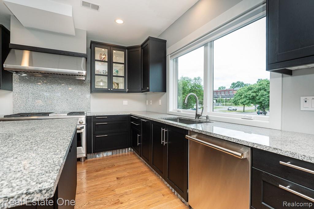 426 W University Drive, Rochester, MI 48307 — Photo 37