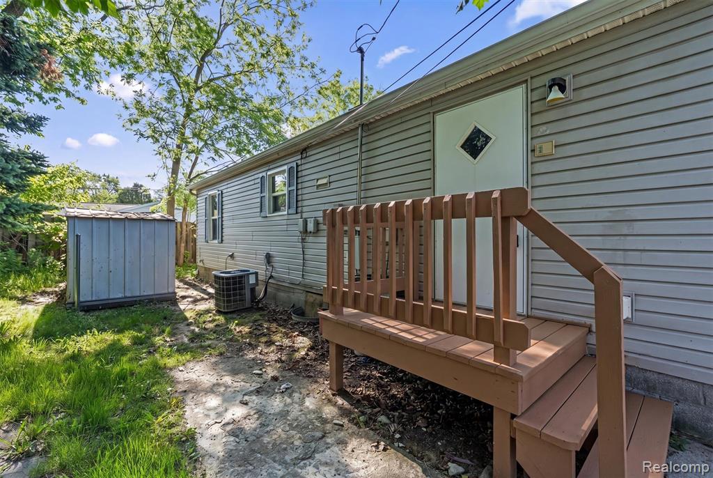 2900 Hensman Street, Keego Harbor, MI 48320 — Photo 23