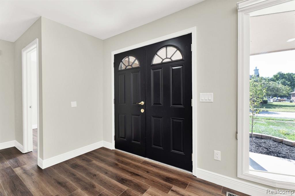 40206 Ashland Drive, Sterling Heights, MI 48313 — Photo 5