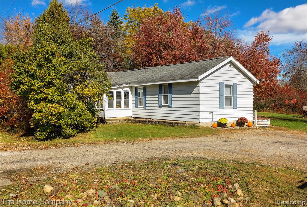 25 S Wilder Road, Lapeer, MI 48446 — Photo 2