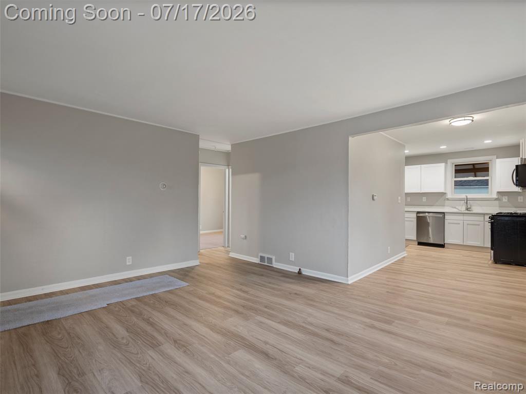 904 E Otis Avenue, Hazel Park, MI 48030 — Photo 16