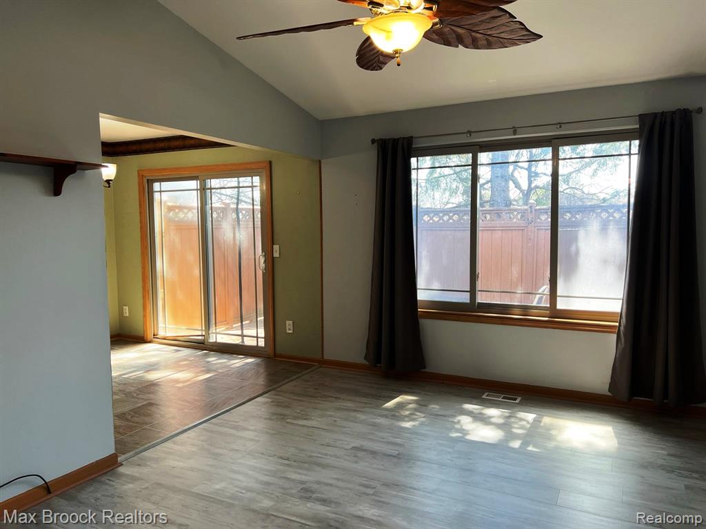 4062 Heatherwood Court, Warren, MI 48092 — Photo 5