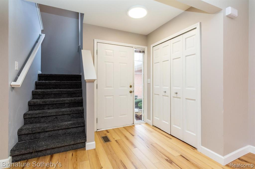 521 James Circle, Royal Oak, MI 48067 — Photo 4