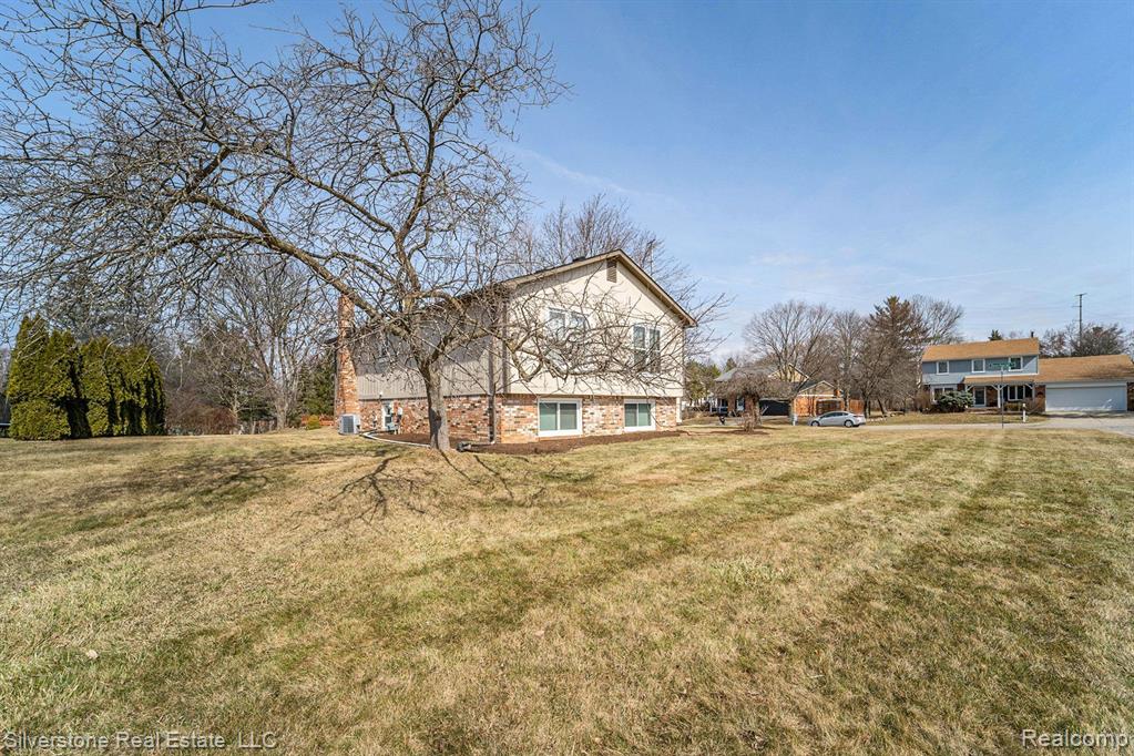 804 DICKSON Lane, Rochester Hills, MI 48307 — Photo 24