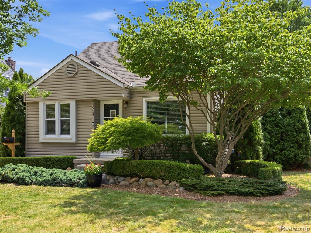 21924 Revere Street, Saint Clair Shores, MI 48080
