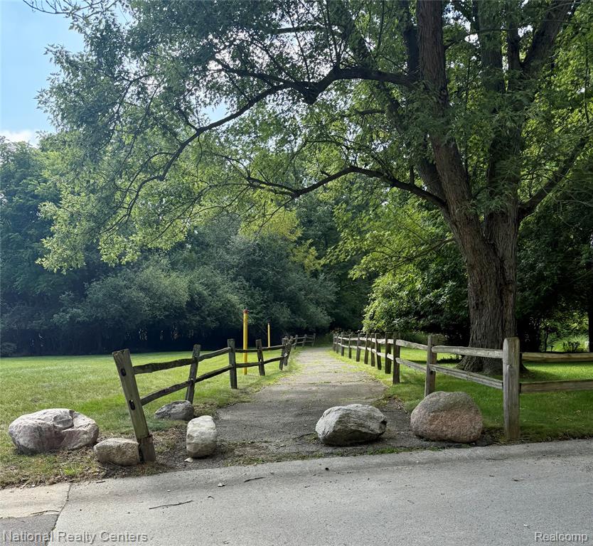 5049 Langlewood Drive, West Bloomfield, MI — Photo 41