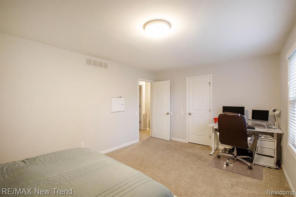 5748 Kingsfield Drive, West Bloomfield, MI — Photo 29