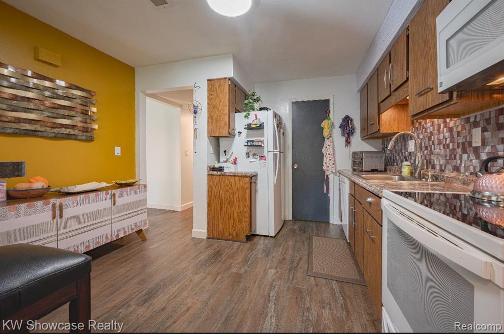 7455 BRYNMAWR Court, 31, West Bloomfield, MI — Photo 9