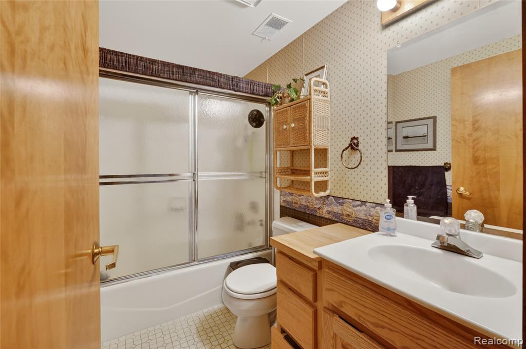 24 Chateaux Du Lac, Fenton, MI 48430 — Photo 51