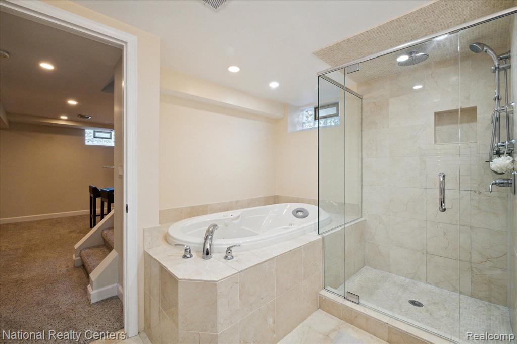 913 ORCHARD GROVE Drive, Royal Oak, MI 48067 — Photo 35