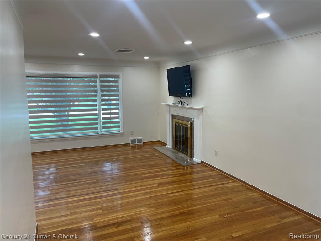 621 Crescent Drive, Dearborn, MI 48124 — Photo 4