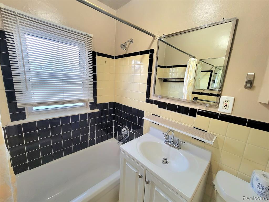8238 Chalmers Avenue, Warren, MI 48089 — Photo 13