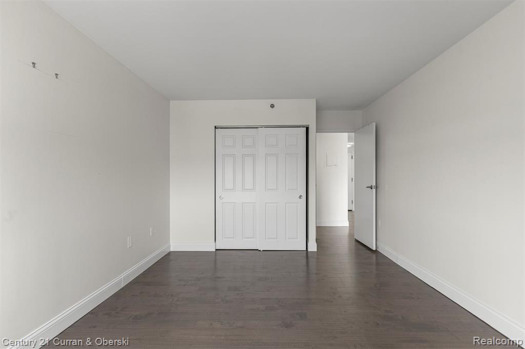 250 E Harbortown Drive, 708, Detroit, MI 48207 — Photo 20