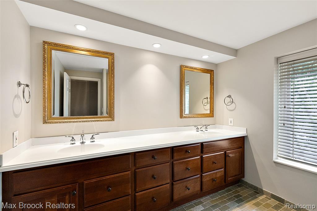 4627 Sunningdale Drive, Bloomfield Hills, MI 48302 — Photo 23