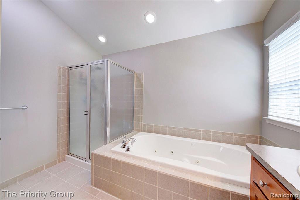 6083 Village Court, Clarkston, MI — Photo 49