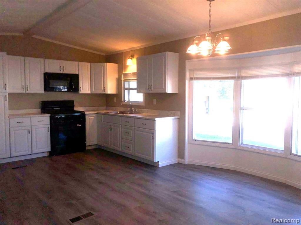 101 Spruce Drive, Jonesville, MI 49250 — Photo 5