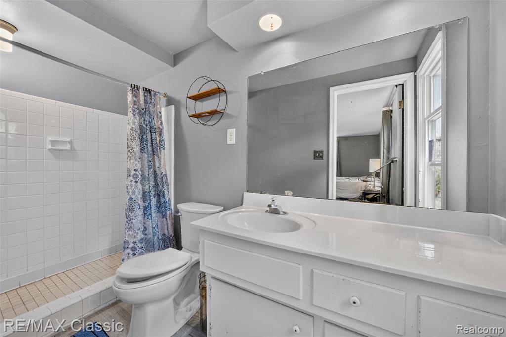 6638 Woodbank Drive, Bloomfield Hills, MI 48301 — Photo 24