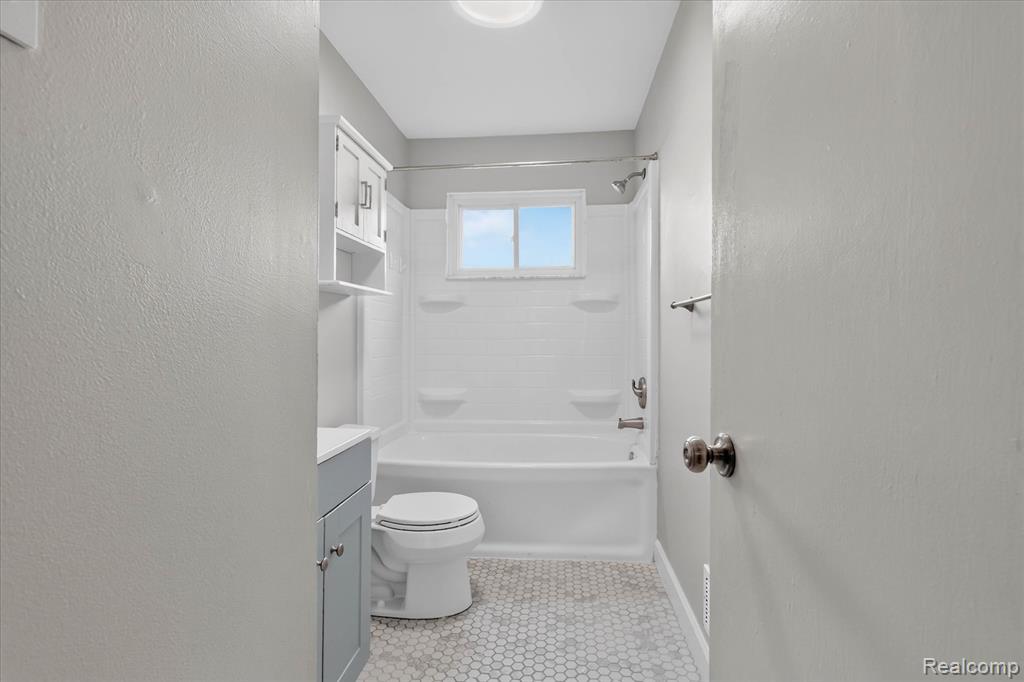 934 Harvard Road, Berkley, MI 48072 — Photo 18