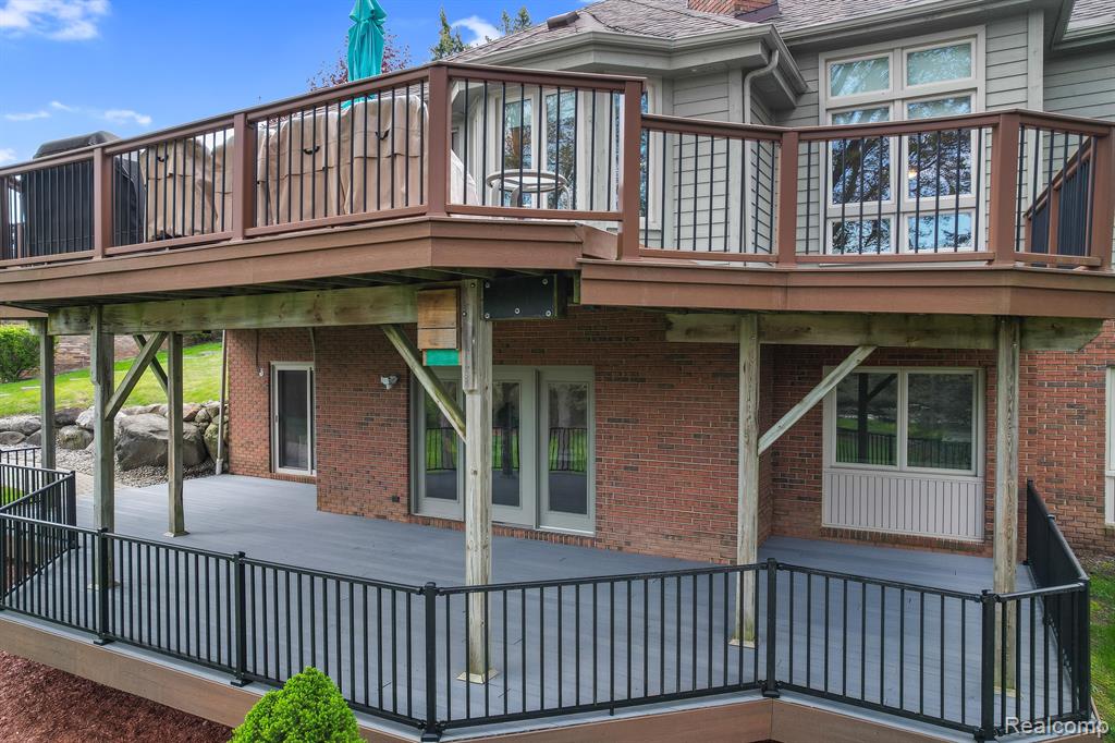 8261 STAGHORN Trail, Clarkston, MI 48348 — Photo 16