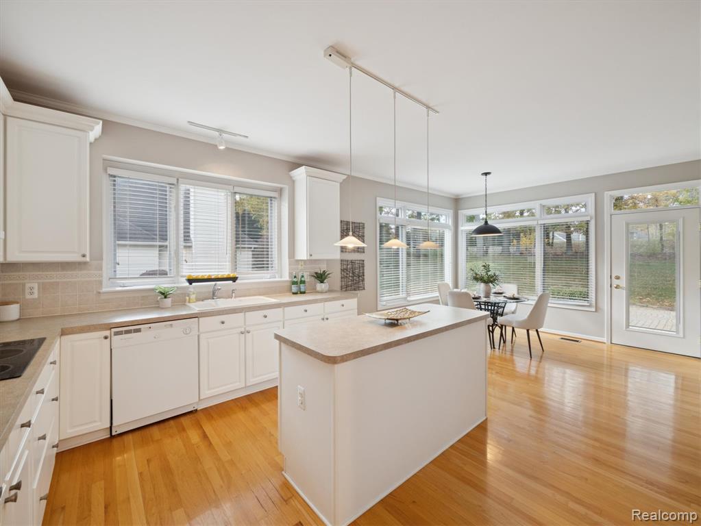 4435 Driftwood Drive, Commerce Twp, MI 48382 — Photo 15