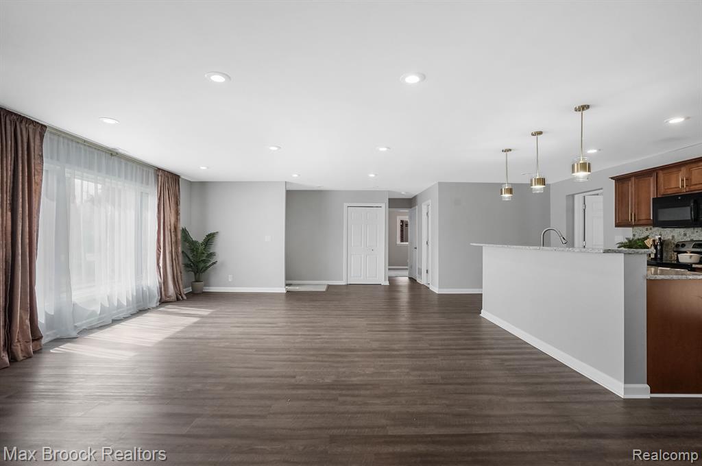 2905 W HICKORY GROVE Road, Bloomfield Hills, MI 48302 — Photo 11