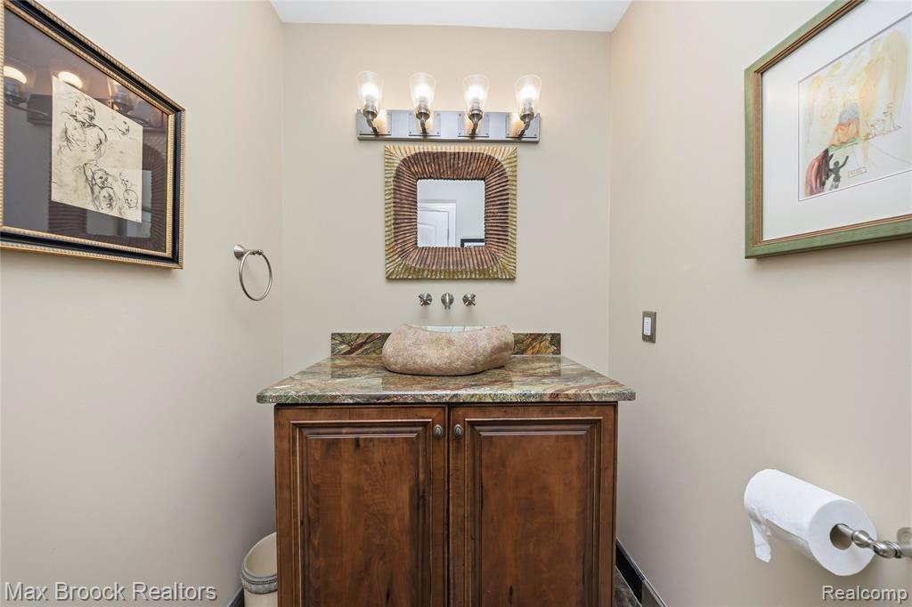 5867 BRAVO COURT, Orchard Lake Village, MI 48324 — Photo 33