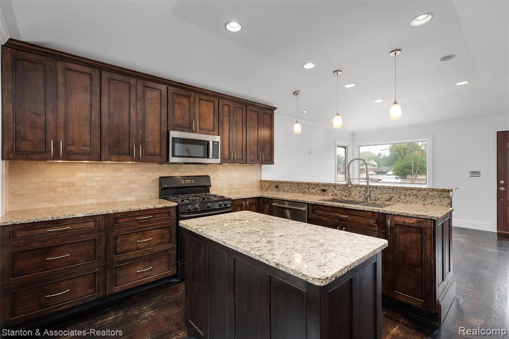 608 Woodlawn Avenue, Royal Oak, MI 48073 — Photo 2
