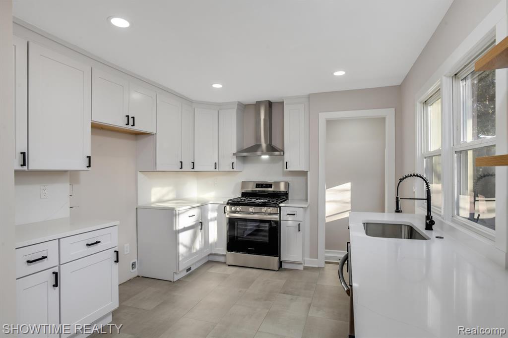 4256 BUCKINGHAM Road, Royal Oak, MI 48073 — Photo 10