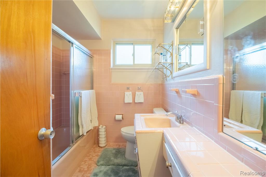 17058 W 13 Mile Road, Beverly Hills, MI 48025 — Photo 13