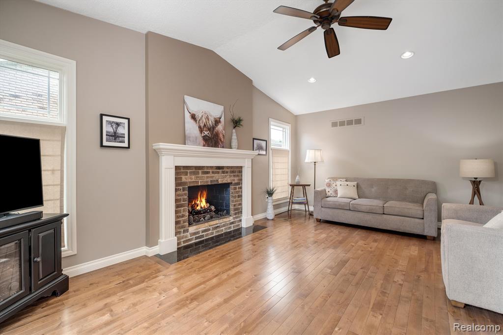 719 TEN POINT Drive, Rochester Hills, MI 48309 — Photo 3
