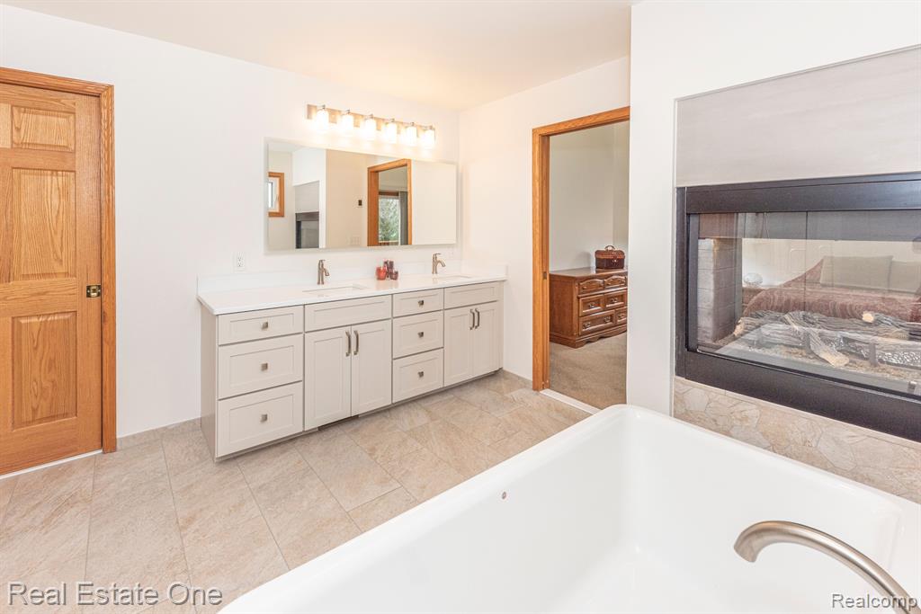 61024 Evergreen Court, 23, South Lyon, MI 48178 — Photo 25