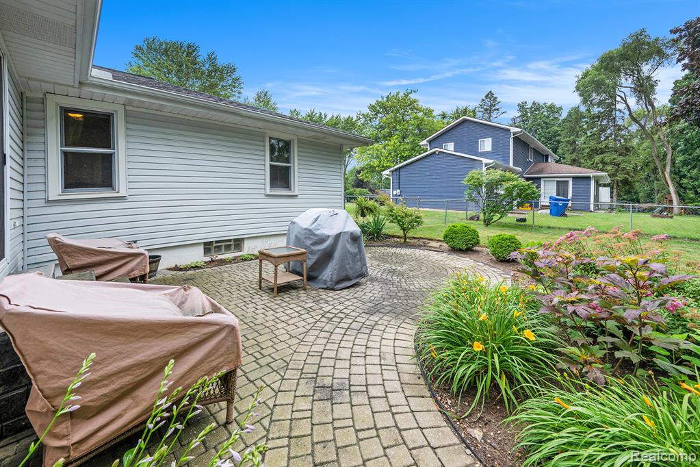 716 Gertrude Road, Waterford, MI 48328 — Photo 22