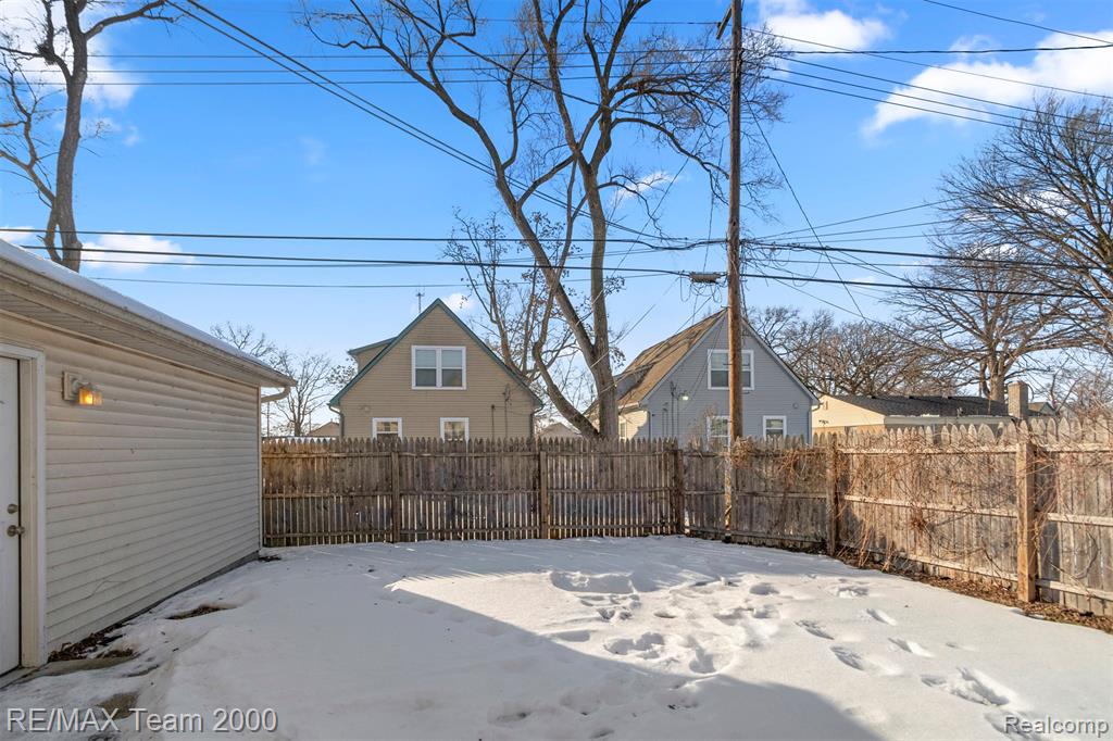 21025 Glen Lodge Road, Ferndale, MI 48220 — Photo 43