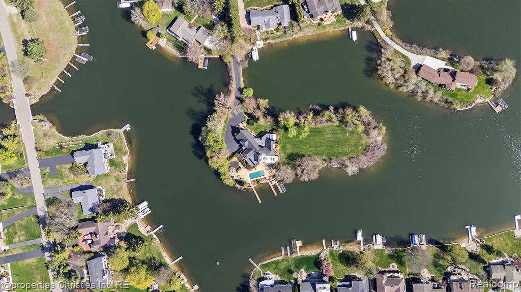 4912 Oakwood Court, Commerce Twp, MI 48382 — Photo 6