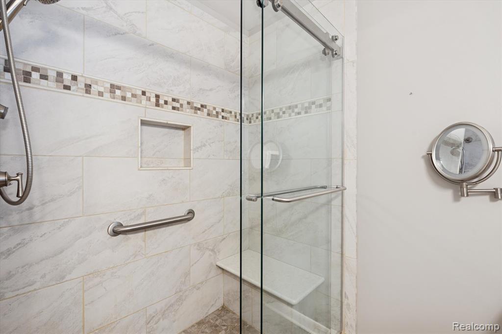 7127 Meadowvue Drive, Grand Blanc, MI 48439 — Photo 27