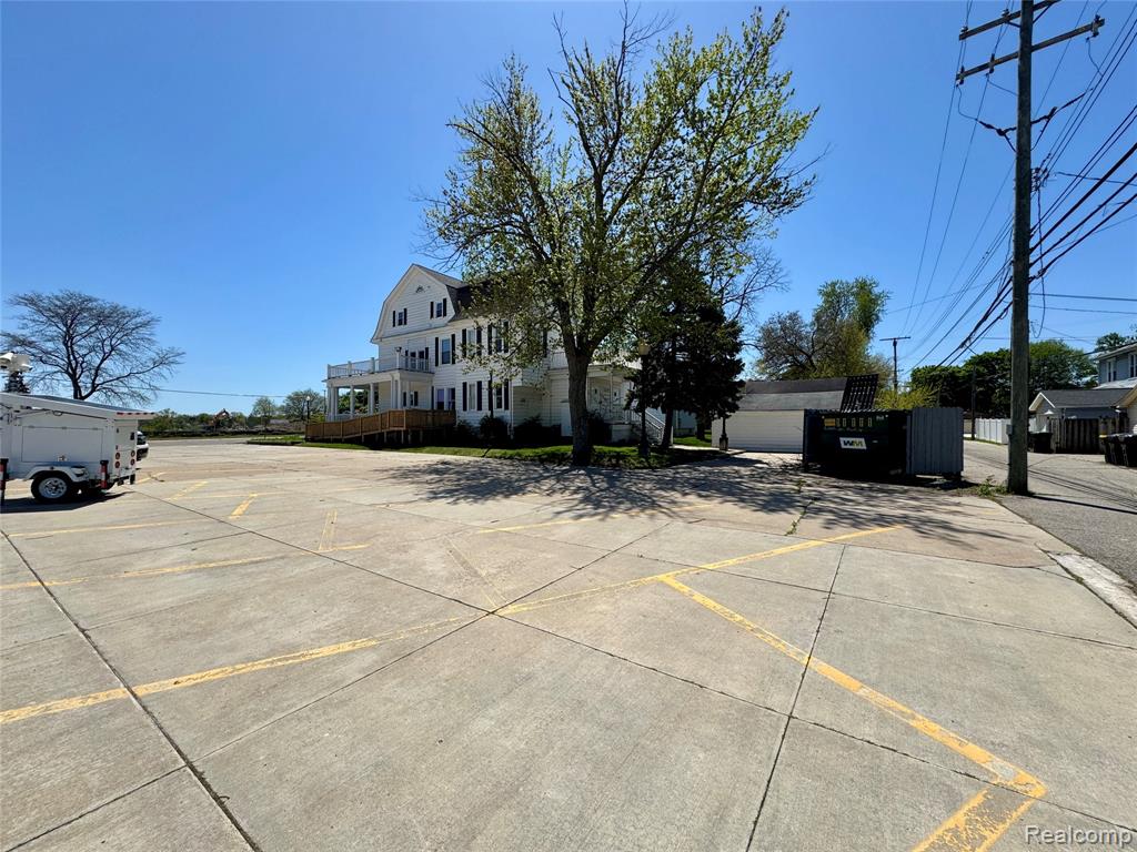 2156 W JEFFERSON Avenue, Trenton, MI, 48183