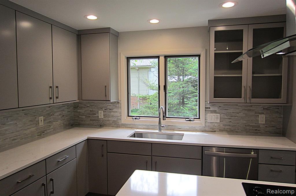 31115 Stafford St, Beverly Hills, MI 48025 — Photo 14