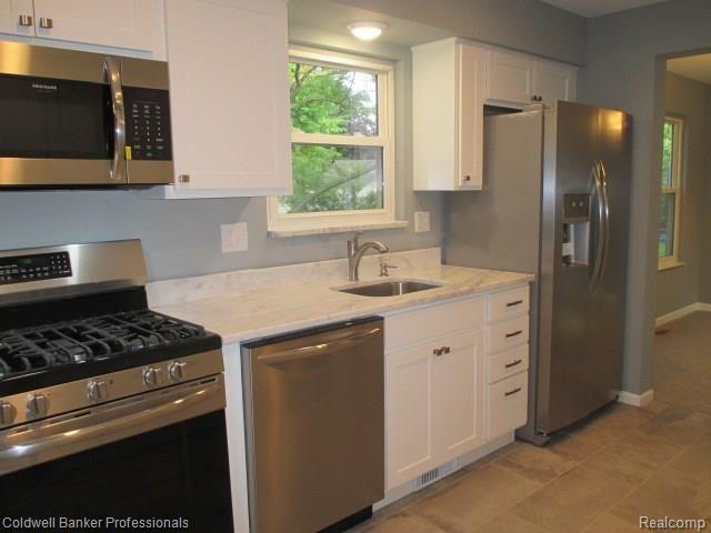 4474 Holly Drive, Troy, MI 48085 — Photo 9