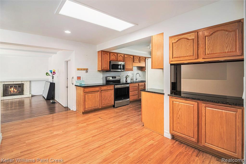 8160 Busch Street, Center Line, MI 48015 — Photo 7