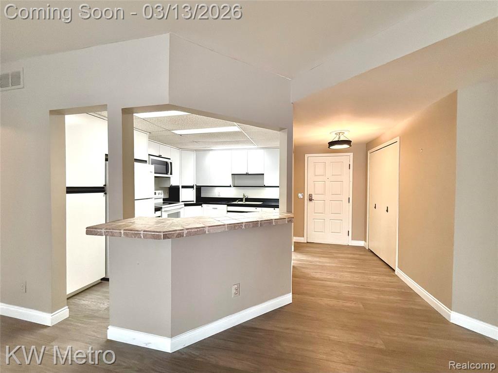 875 Greenview Court, Rochester Hills, MI 48307 — Photo 15