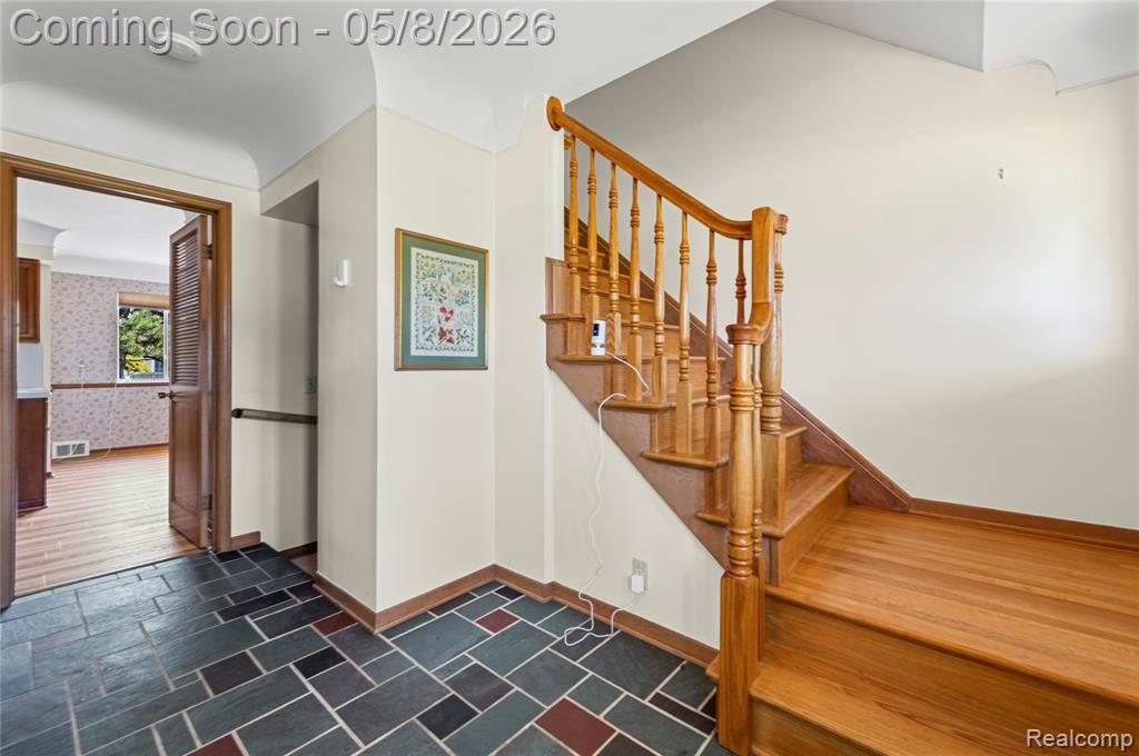 690 Briarcliff Drive, Grosse Pointe Woods, MI 48236 — Photo 10